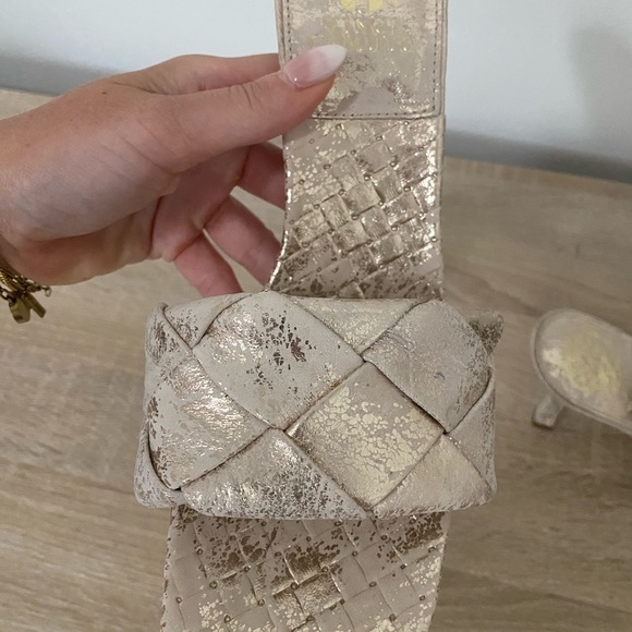 Vince Camuto gold heels - Picture 2 of 4